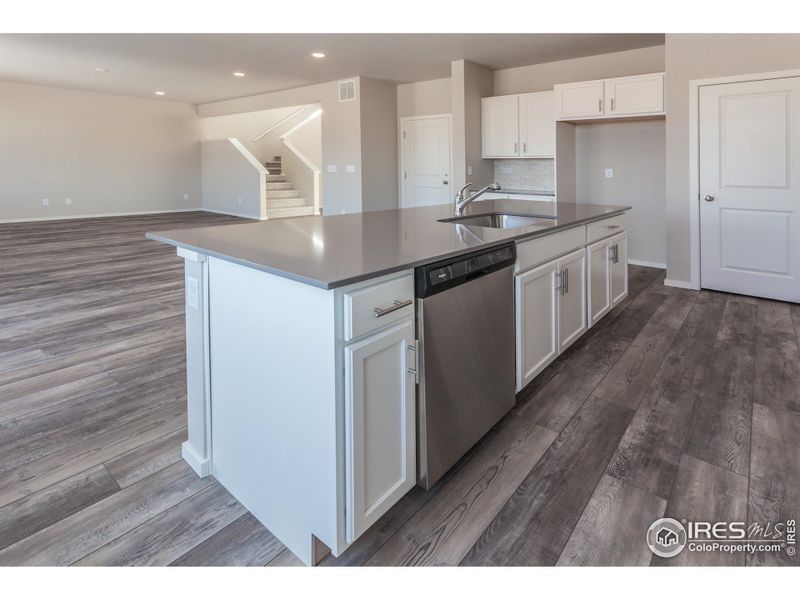 EXAMPLE PHOTO: KITCHEN ISLAND