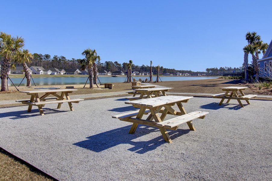Community amenities in French Quarter Creek, Huger (Image 46).