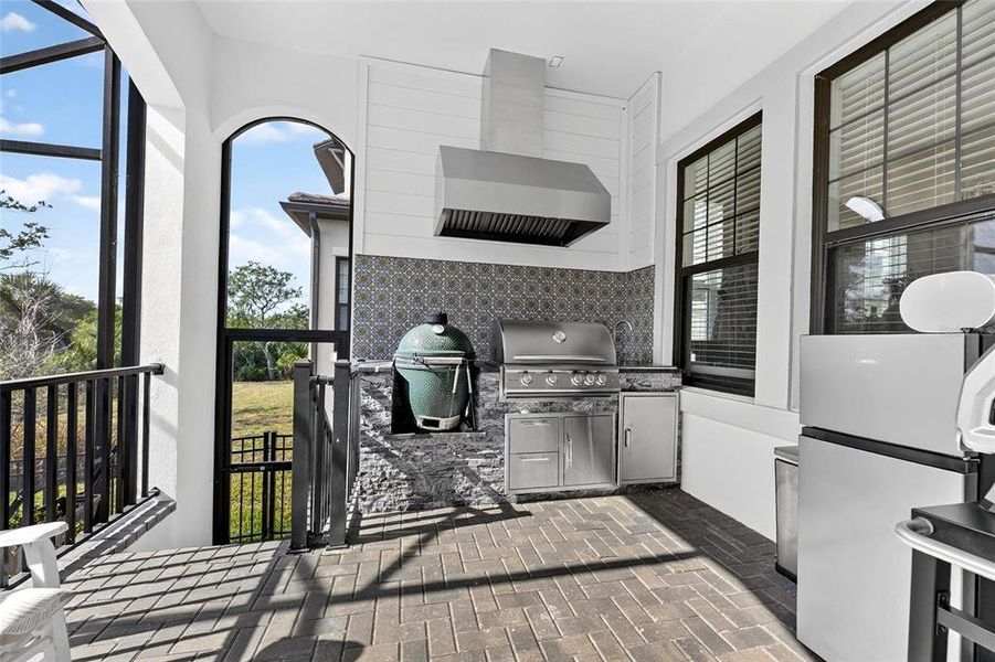 Exterior details and patio area of a home in SouthShore Yacht Club: Somerset Preserve, Ruskin (Image 4).