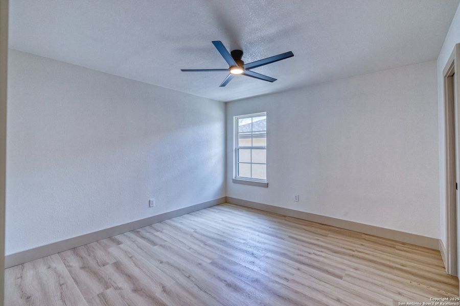 Spacious, unfurnished interior of a new home in , Uvalde (Image 14).