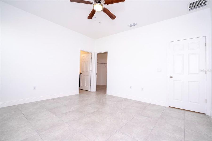 Spacious, unfurnished interior of a new home in , Ocala (Image 39).