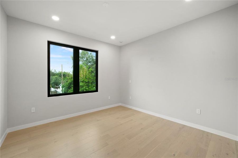 Spacious, unfurnished interior of a new home in , Orlando (Image 21).