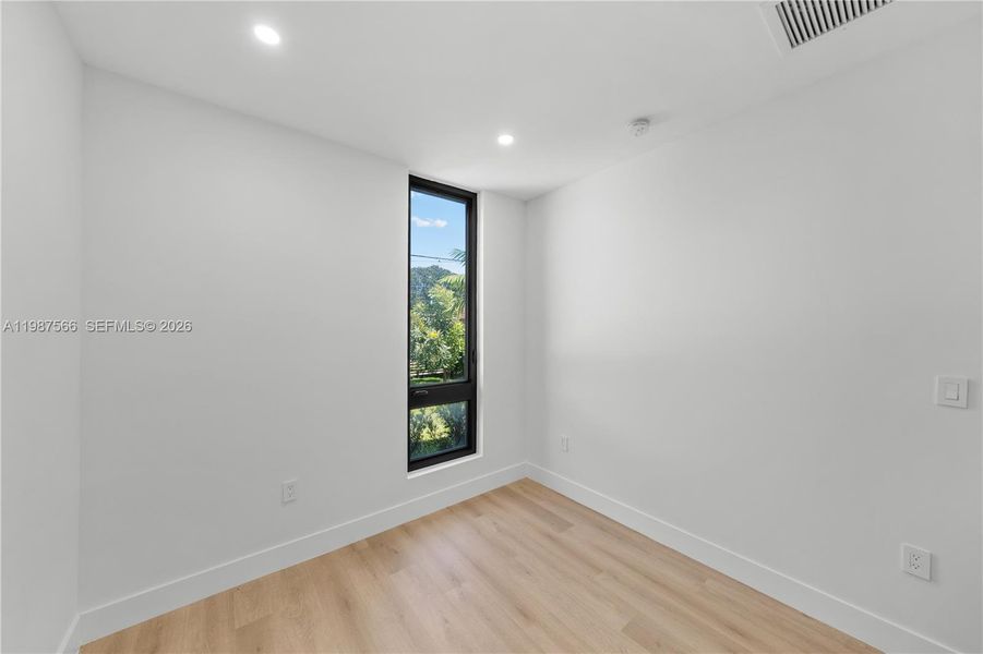 Spacious, unfurnished interior of a new home in , Miami (Image 20).