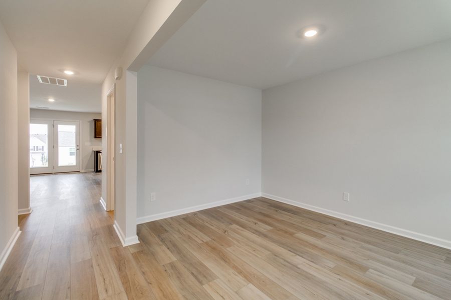 Spacious, unfurnished interior of a new home in Ellington, Elgin (Image 15).