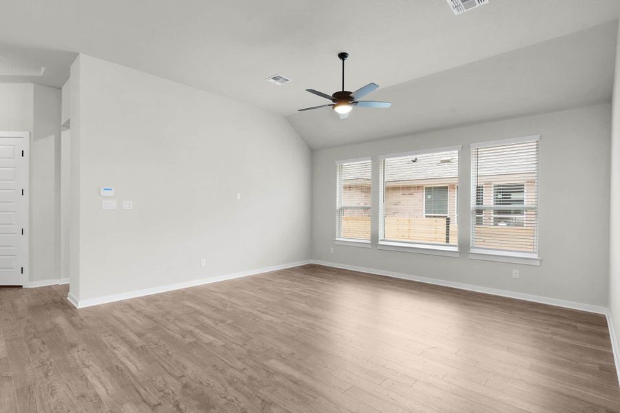 Spacious, unfurnished interior of a new home in Highland Village, Georgetown (Image 13).