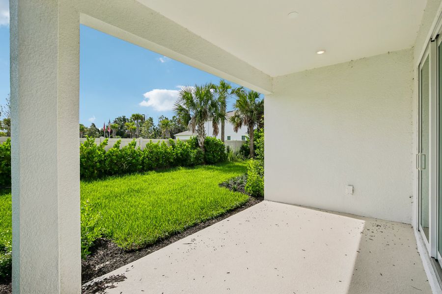 Exterior details and patio area of a home in Tiburon, Nokomis (Image 4).