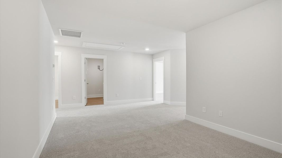 Superior loft space with soft carpet, ideal for work, relaxation, or entertainment near Lake Hartwell Superior loft space with soft carpet, ideal for work, relaxation, or entertainment near Lake Hartwell