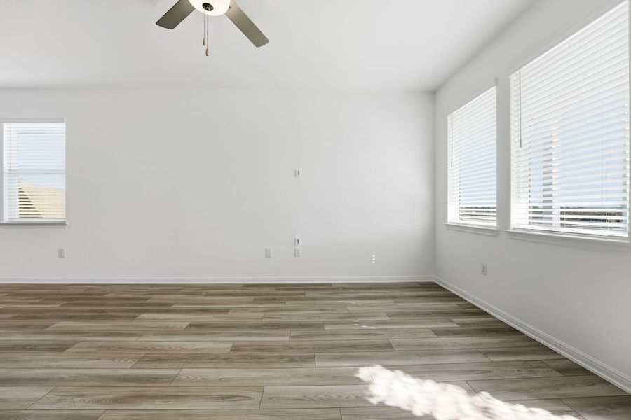 Spacious, unfurnished interior of a new home in Longview, Del Valle (Image 10).
