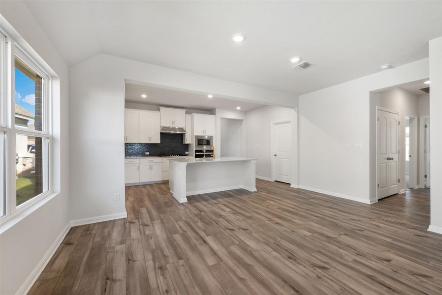 Photos are representative images and renderings for illustrative purposes only. Actual structural options and design images of the home may vary. Photos are representative images and renderings for illustrative purposes only. Actual structural options and design images of the home may vary.