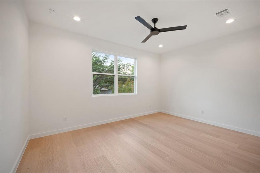Spacious, unfurnished interior of a new home in , Dallas (Image 25).