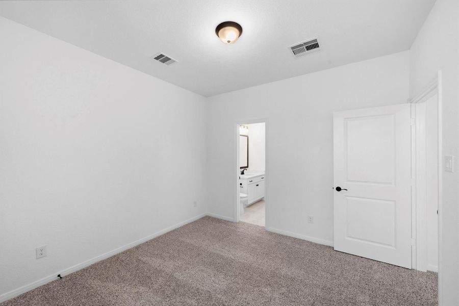 Spacious, unfurnished interior of a new home in Woodforest, Montgomery (Image 23).