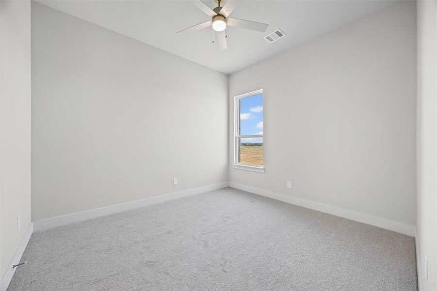 Spacious, unfurnished interior of a new home in Waterfall Ranch - 1 Acre Lots, Waxahachie (Image 9).