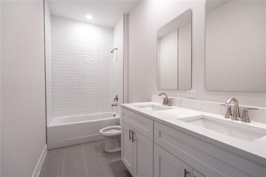 Furnished interior view inside a new home in , Tavares (Image 28).