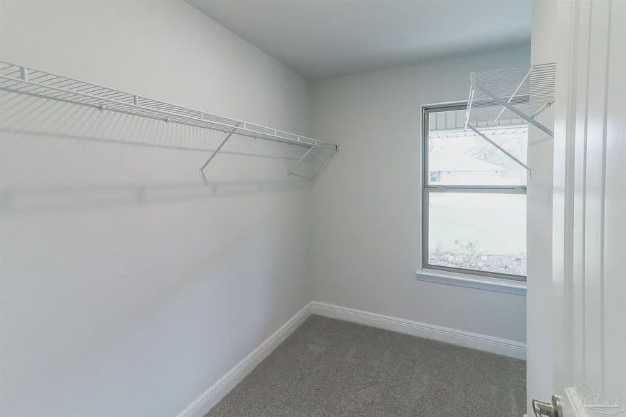 Spacious, unfurnished interior of a new home in Cedar Creek at Deerpoint Lake, Panama City (Image 17).