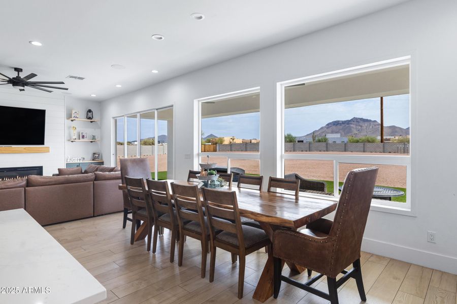 Dining Area Dining Area