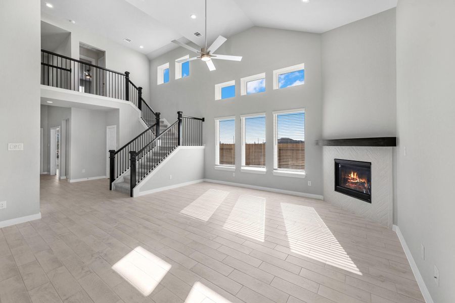 Spacious, unfurnished interior of a new home in Sunterra Lakes, Fulshear (Image 16).