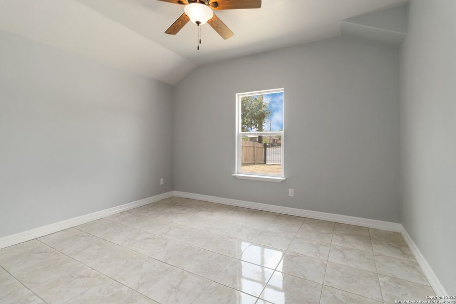 Spacious, unfurnished interior of a new home in , San Antonio (Image 11).