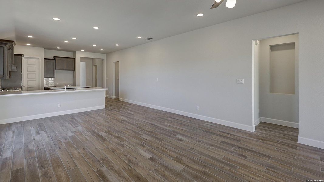 Spacious, unfurnished interior of a new home in Arcadia Ridge, San Antonio (Image 17).