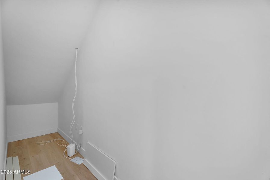 64-web-or-mls-North 39th-59