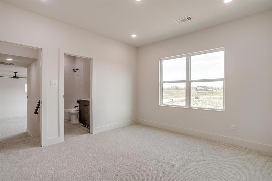 Spacious, unfurnished interior of a new home in Rio Vista at Kelly Ranch, Aledo (Image 21).