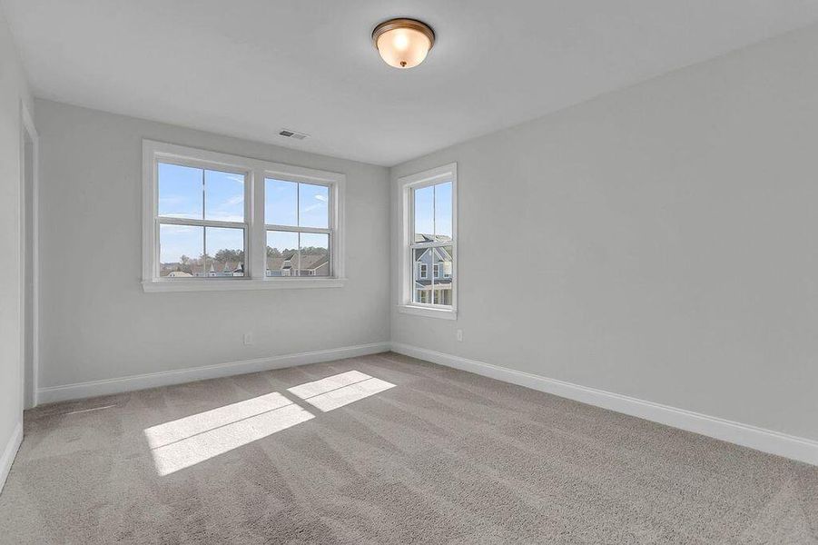 Spacious, unfurnished interior of a new home in Kings River Preserve, Hollywood (Image 37).