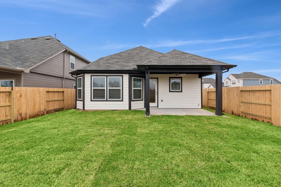 Exterior details and patio area of a home in Summerview, Fulshear (Image 3).