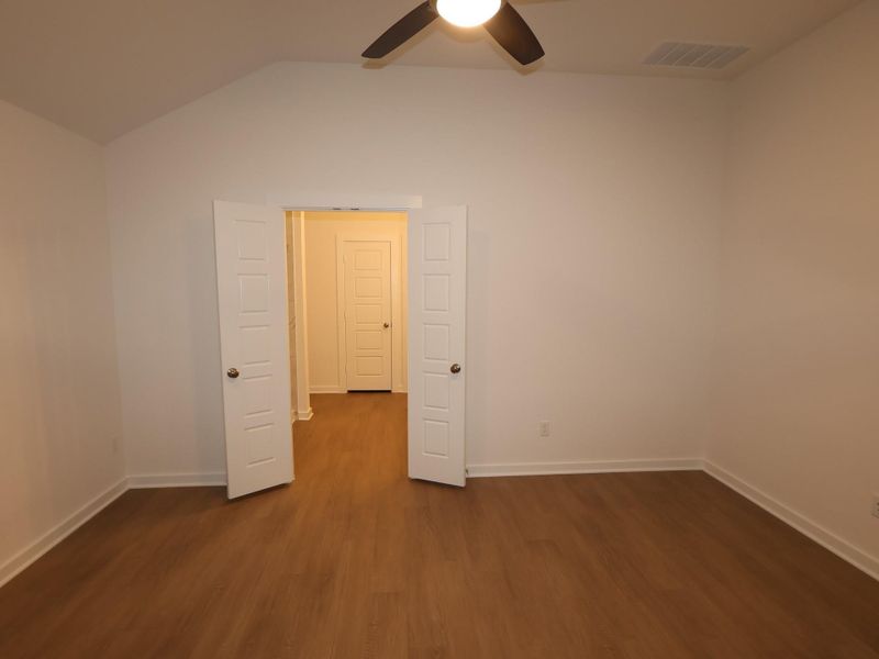 Spacious, unfurnished interior of a new home in Summerview, Fulshear (Image 24).