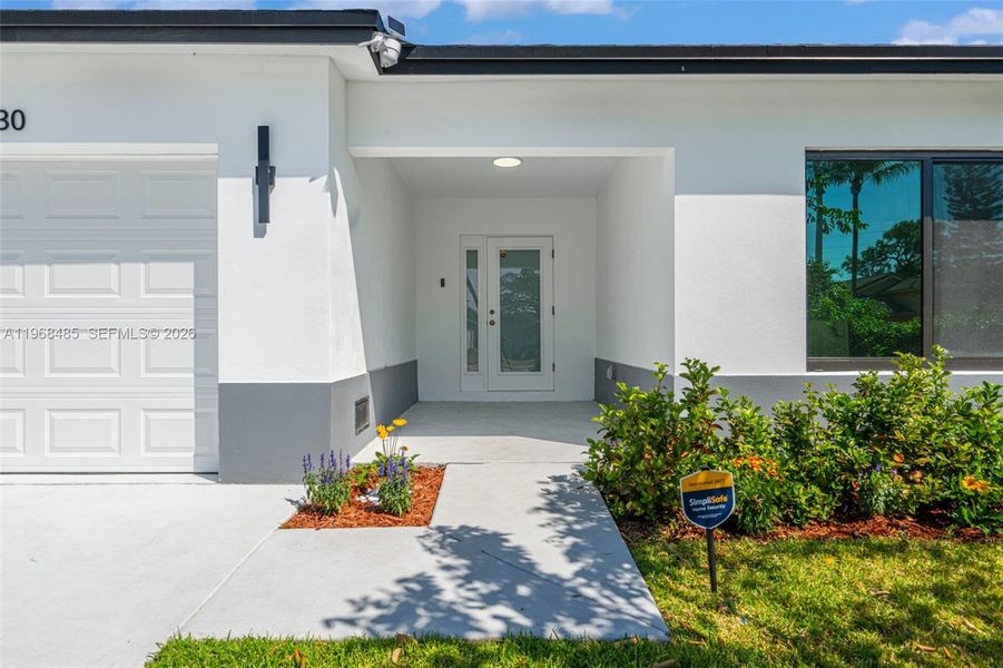 Exterior details and patio area of a home in , Fort Lauderdale (Image 3).