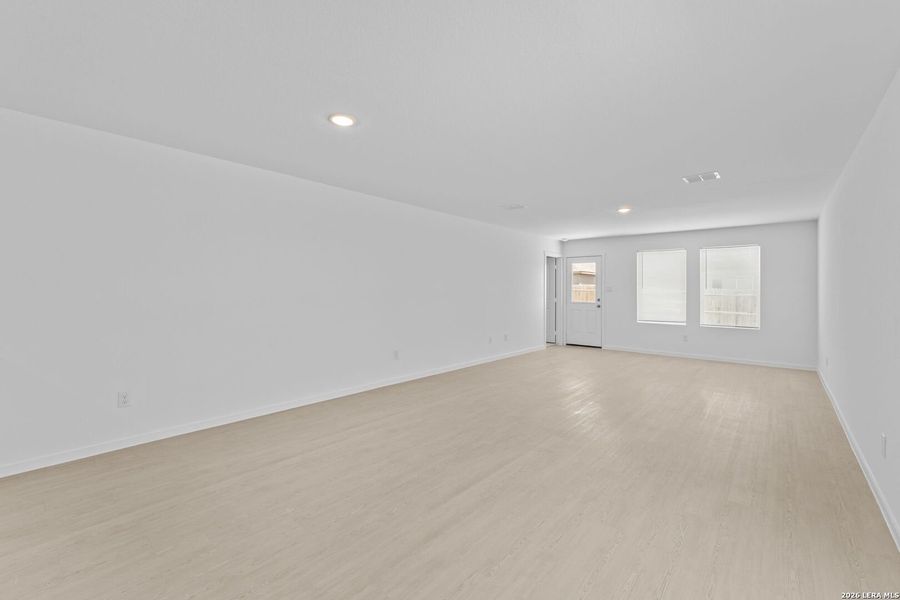 Spacious, unfurnished interior of a new home in Higdon Crossing, San Antonio (Image 13).