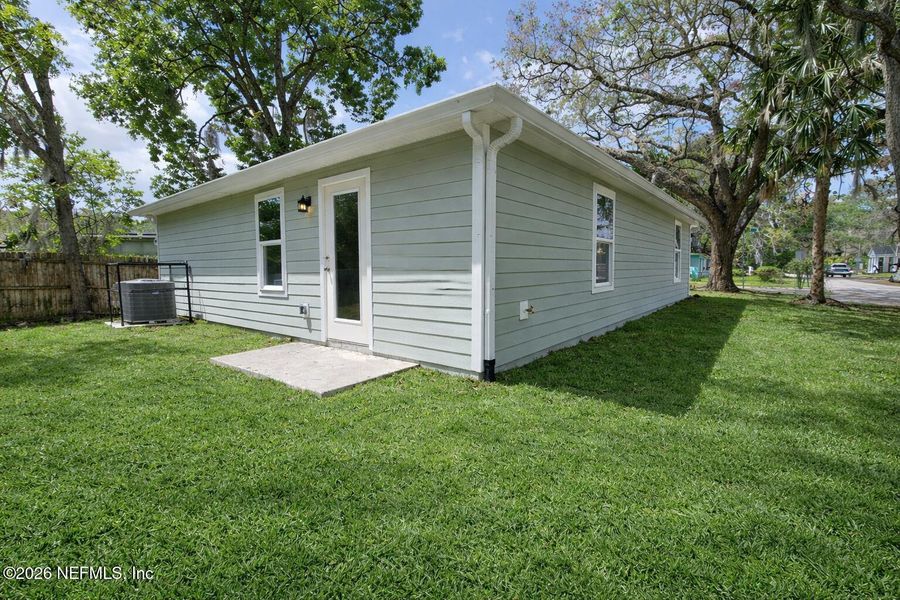 Exterior details and patio area of a home in , Jacksonville (Image 3).