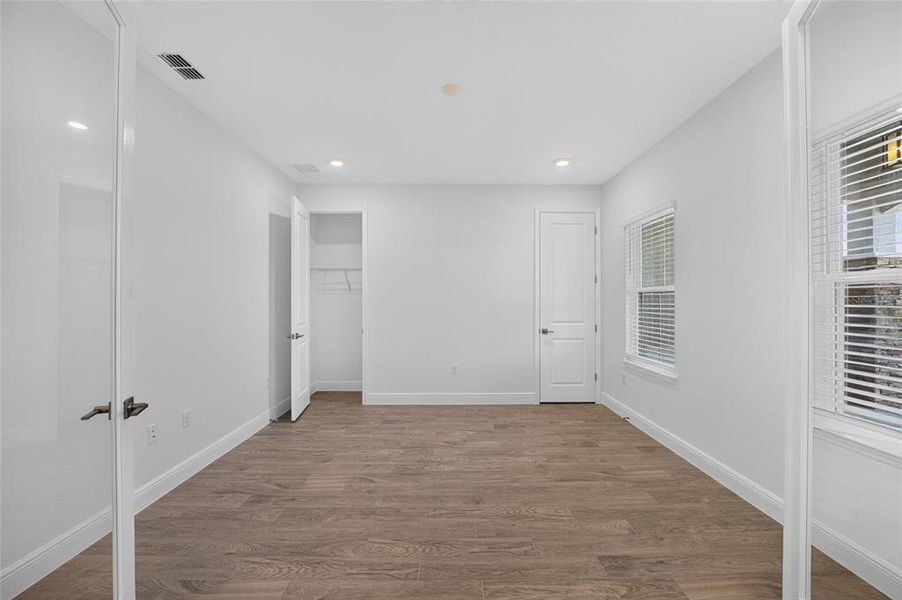 Spacious, unfurnished interior of a new home in , Ocala (Image 46).