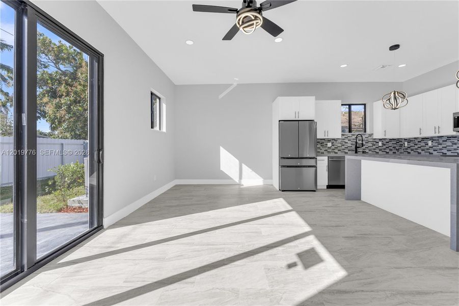Spacious, unfurnished interior of a new home in , Fort Lauderdale (Image 23).