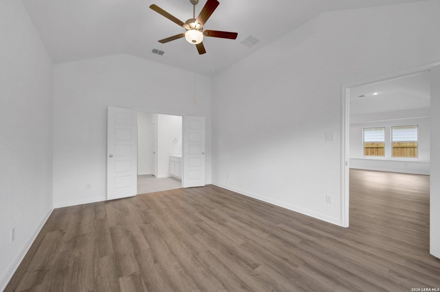 Spacious, unfurnished interior of a new home in Greenspoint Heights, Seguin (Image 51).