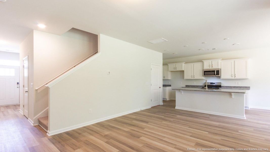 Spacious, unfurnished interior of a new home in Carolina Groves, Moncks Corner (Image 11).