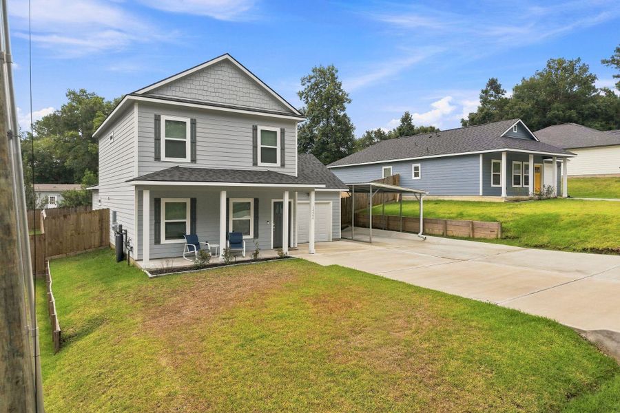 Image 33 of a home in Arrowhead Lakes.