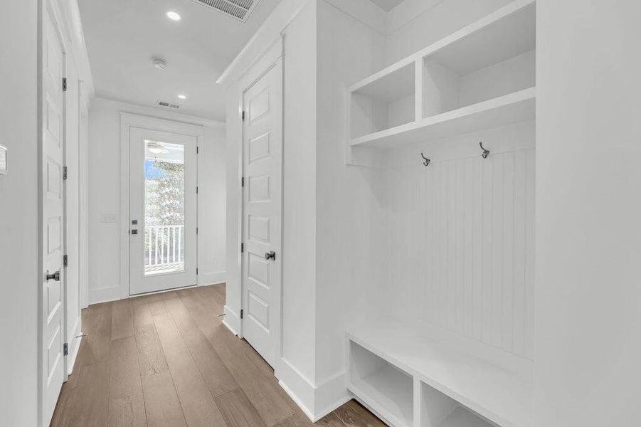 Spacious, unfurnished interior of a new home in Central Park, Charleston (Image 30).