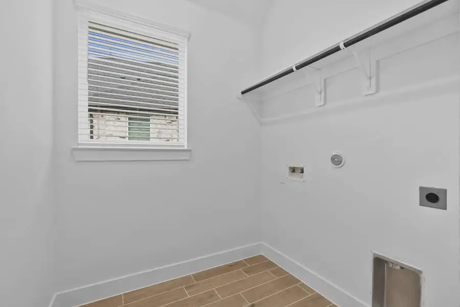 Spacious, unfurnished interior of a new home in Grange, Katy (Image 27).