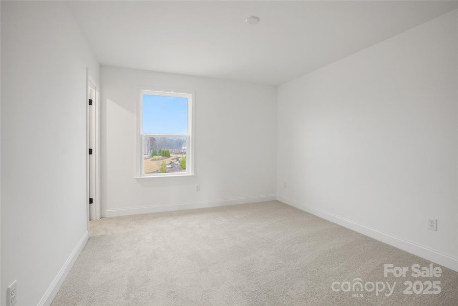 Spacious, unfurnished interior of a new home in Forest Creek, Waxhaw (Image 34).