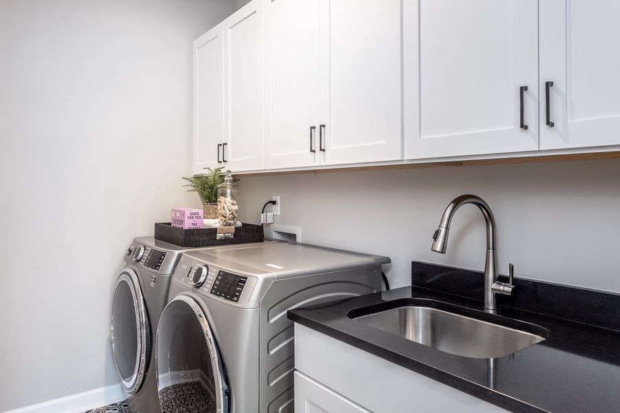 Representative interior finishes for a home built from the Rowan by Tri Pointe Homes in The Townes at Willow Park, Cary (Image 12).