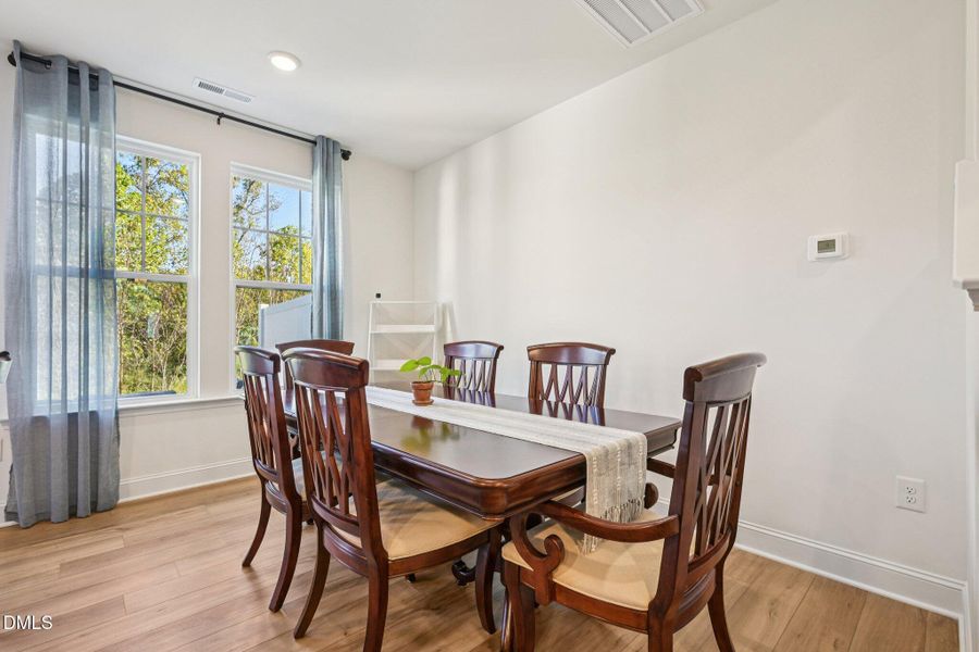 9-web-or-mls-Honeydew Way-S0710-009