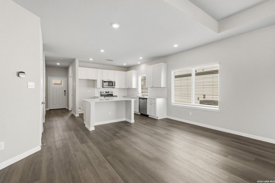 Spacious, unfurnished interior of a new home in Cinco Lakes, San Antonio (Image 21).