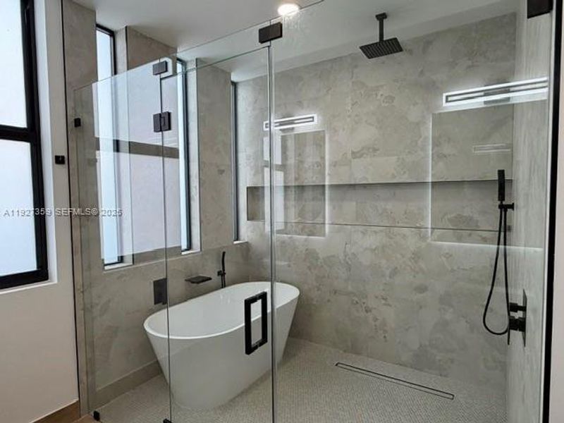 Furnished interior view inside a new home in , Fort Lauderdale (Image 38).