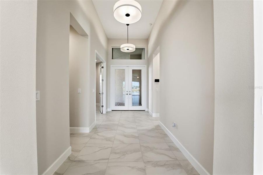 Spacious, unfurnished interior of a new home in Valencia Ridge, Wesley Chapel (Image 16).