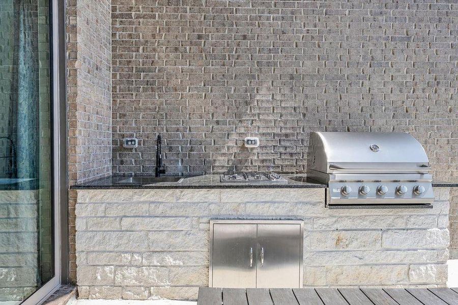 Exterior details and patio area of a home in Dunham Pointe, Cypress (Image 4).