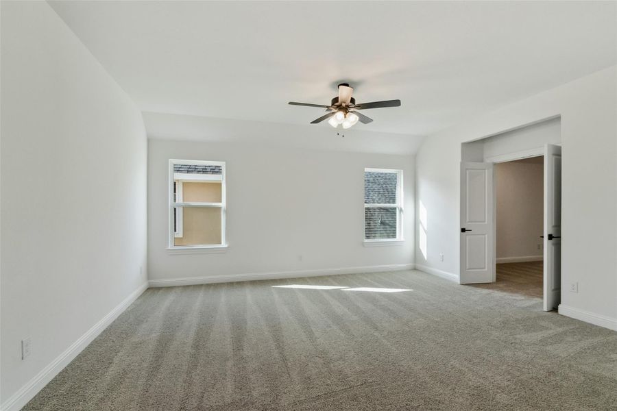 Spacious, unfurnished interior of a new home in Brookewater, Rosenberg (Image 20).