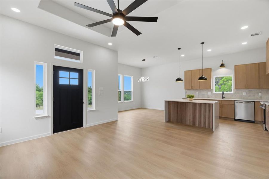 Spacious, unfurnished interior of a new home in , Granbury (Image 25).