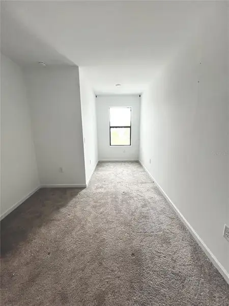 Spacious, unfurnished interior of a new home in , Sarasota (Image 13).