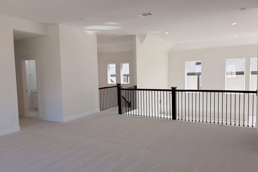 Carpeted spare room with recessed lighting and baseboards