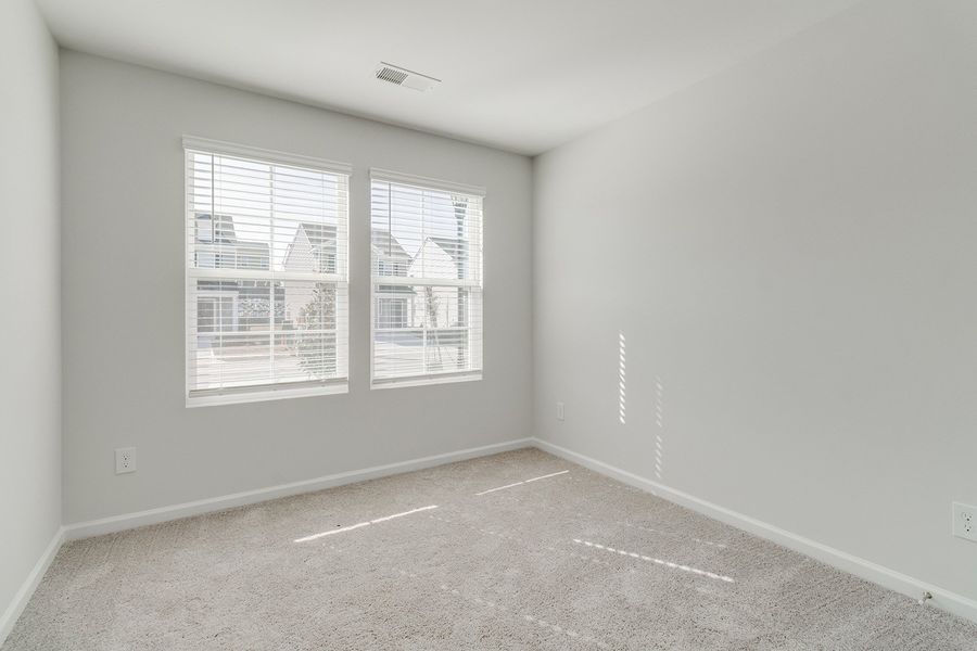 Spacious, unfurnished interior of a new home in Ellington, Elgin (Image 18).