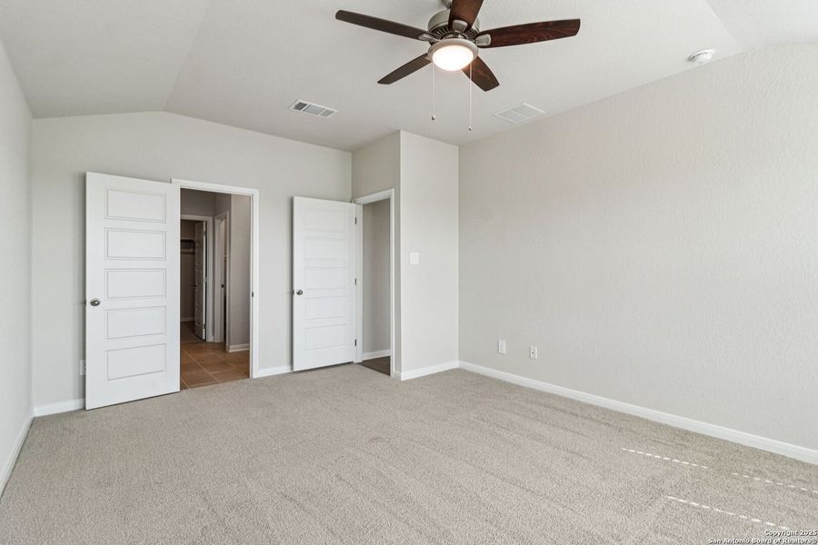 Spacious, unfurnished interior of a new home in Arcadia Ridge - Premier Series, San Antonio (Image 12).
